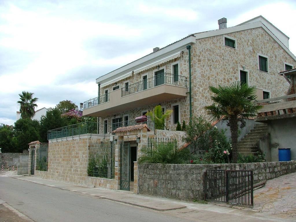Appartement Tri Kiparisa *
