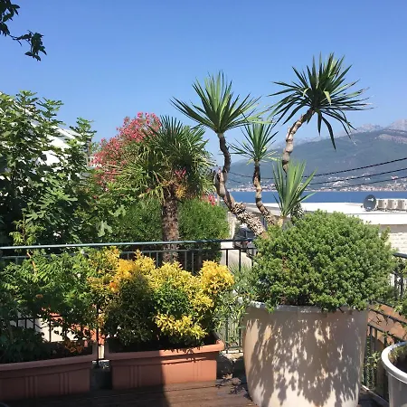 Apartment Tri Kiparisa Tivat Exterior photo
