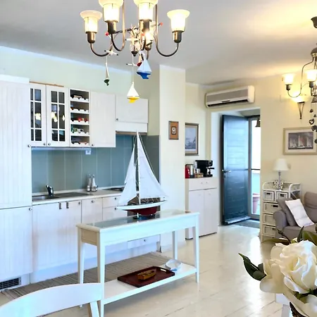 Apartment Tri Kiparisa Tivat Exterior photo