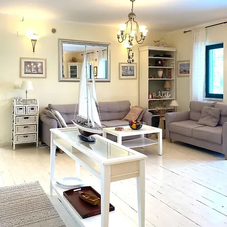 Apartment Tri Kiparisa Tivat Exterior photo